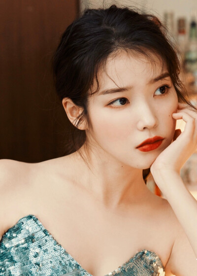 IU
李知恩♡