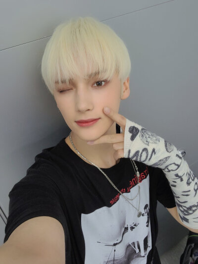 【210824 推特】更新
MOA们!!!!♡♡♡♡♡ 谢谢你们在我们回归之后这样把初1位作为礼物送给我们>3<♡♡♡♡♡ 想和MOA一起享受安可舞台来着 ㅠㅠ 但我还是相信我们一定可以的>3<♡♡♡♡♡
爱你萌♡♡♡