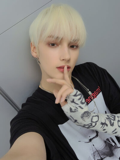 【210824 推特】更新
MOA们!!!!♡♡♡♡♡ 谢谢你们在我们回归之后这样把初1位作为礼物送给我们>3<♡♡♡♡♡ 想和MOA一起享受安可舞台来着 ㅠㅠ 但我还是相信我们一定可以的>3<♡♡♡♡♡
爱你萌♡♡♡