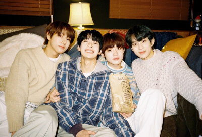 Doyoung JUNGWOO RENJUN CHENLE