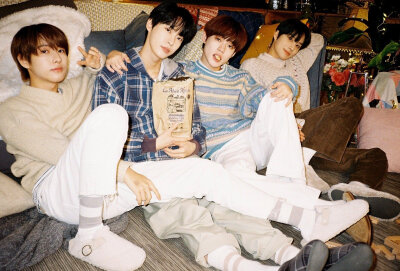 Doyoung JUNGWOO RENJUN CHENLE