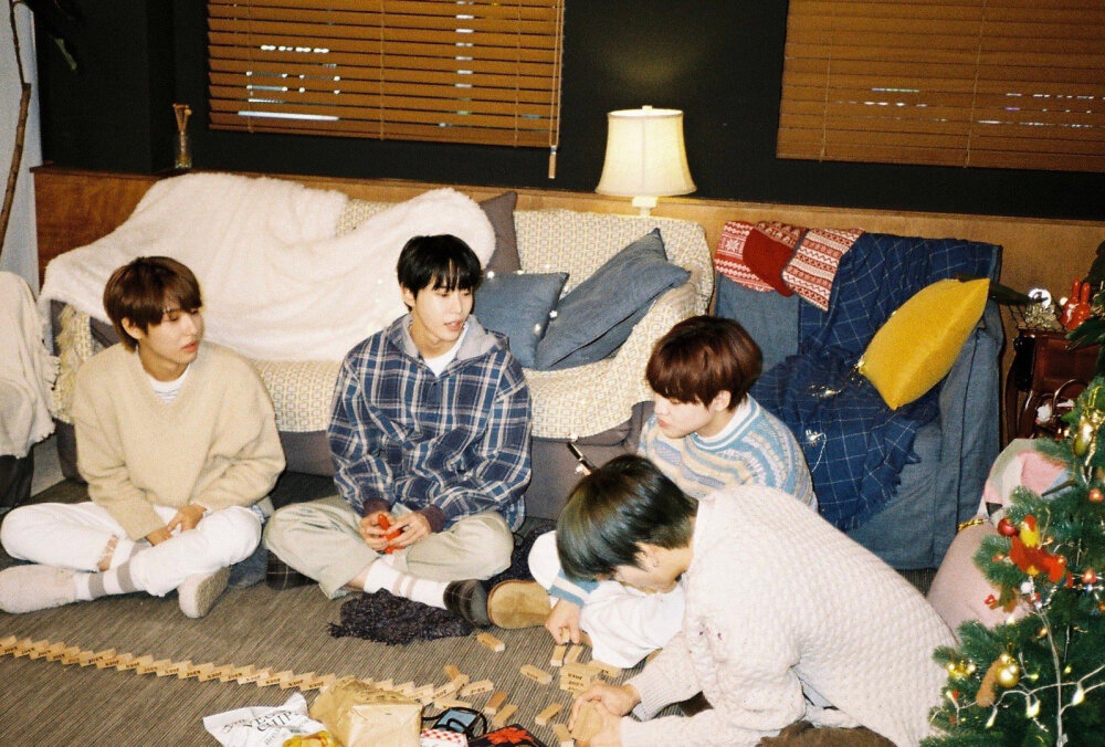 Doyoung JUNGWOO RENJUN CHENLE