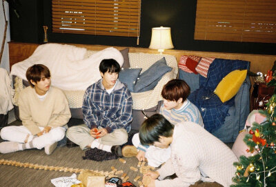 Doyoung JUNGWOO RENJUN CHENLE