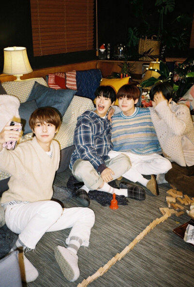 Doyoung JUNGWOO RENJUN CHENLE