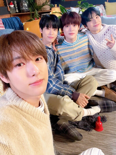 Doyoung JUNGWOO RENJUN CHENLE