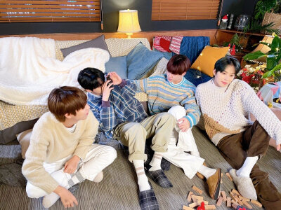 Doyoung JUNGWOO RENJUN CHENLE