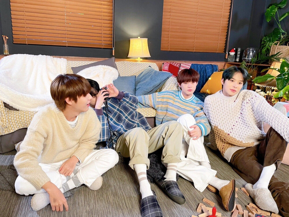 Doyoung JUNGWOO RENJUN CHENLE