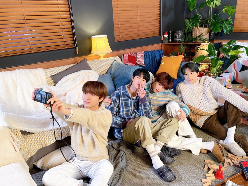 Doyoung JUNGWOO RENJUN CHENLE