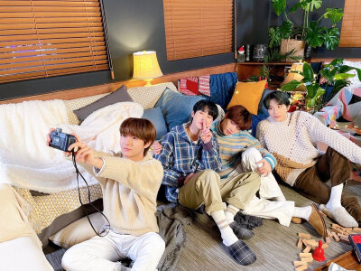 Doyoung JUNGWOO RENJUN CHENLE