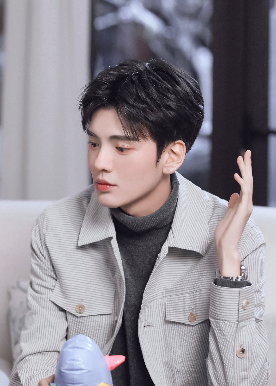 - 世界微尘里 // 毕雯珺
好阔爱滴醉酒小狗勾
cr@春日阁