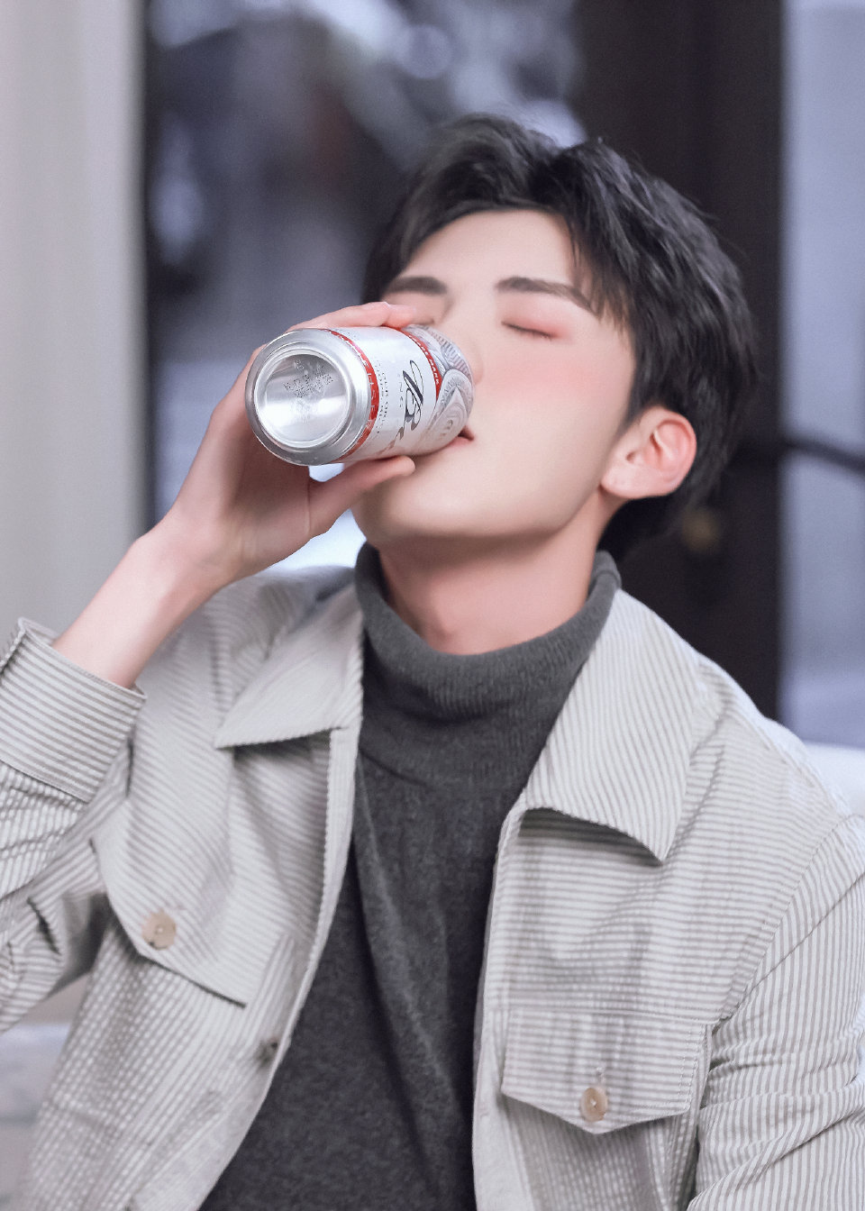 - 世界微尘里 // 毕雯珺
好阔爱滴醉酒小狗勾
cr@春日阁