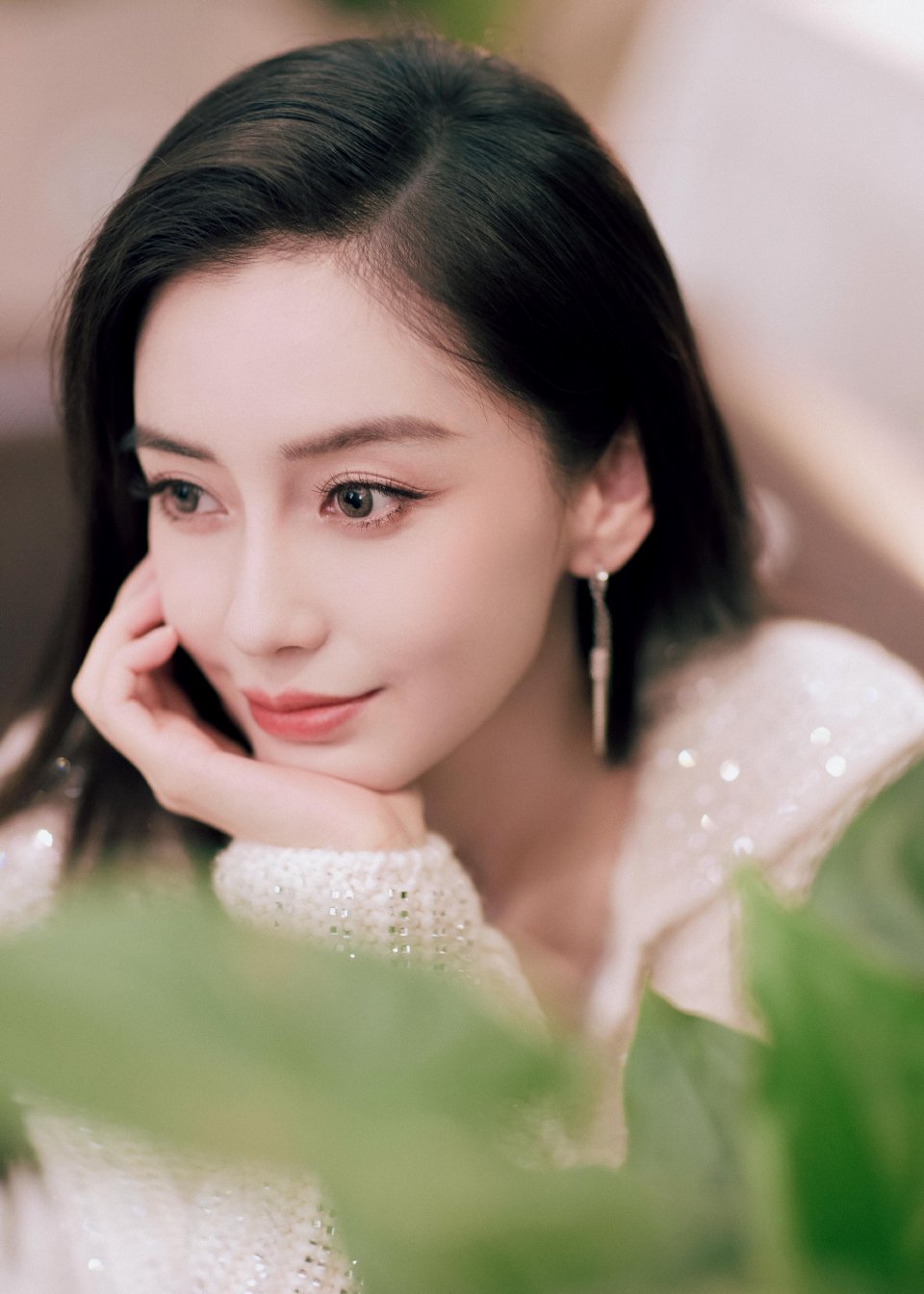 【侵权删】这里是Angelababy（杨颖）的美图啦~可甜可盐可飒你值得拥有哦！
我在豆蔻年华遇见你，想要陪你好多好多年。（图源很广，带水印，只是个人集baby美图）