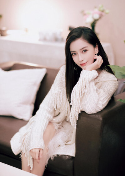 【侵权删】这里是Angelababy（杨颖）的美图啦~可甜可盐可飒你值得拥有哦！
我在豆蔻年华遇见你，想要陪你好多好多年。（图源很广，带水印，只是个人集baby美图）