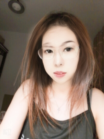 春如旧，人空瘦。泪痕红浥鲛绡透；桃花落，闲池阁，山盟虽在，锦书难托，莫，莫，莫……