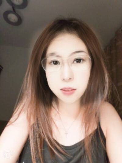 春如旧，人空瘦。泪痕红浥鲛绡透；桃花落，闲池阁，山盟虽在，锦书难托，莫，莫，莫……