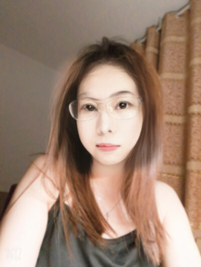 春如旧，人空瘦。泪痕红浥鲛绡透；桃花落，闲池阁，山盟虽在，锦书难托，莫，莫，莫……