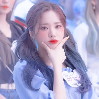 ： 可不可以给我你的微信。
敷衍一下你们。