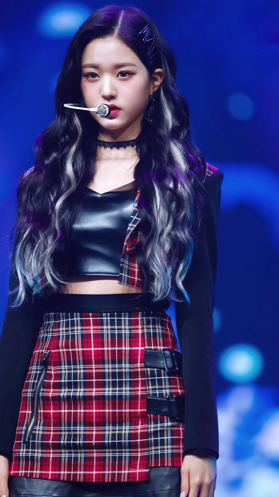 张元英 舞台挑染壁纸 头像