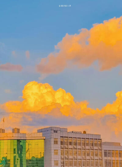 天空很美
你也是
晚霞温柔
你也是