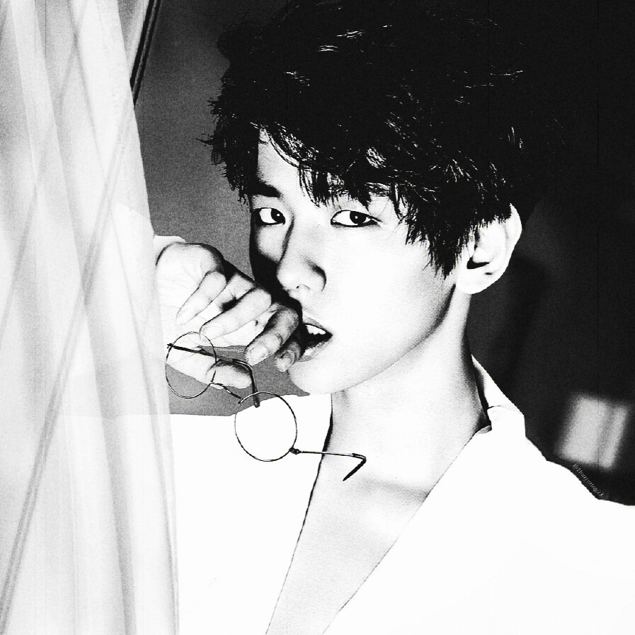 爱上某种审视。