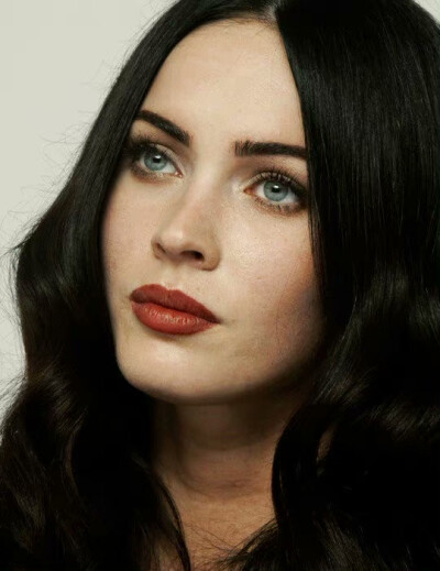  Megan Fox ​ ​​​
美女 女模