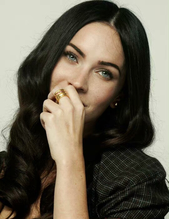  Megan Fox ​ ​​​
美女 女模