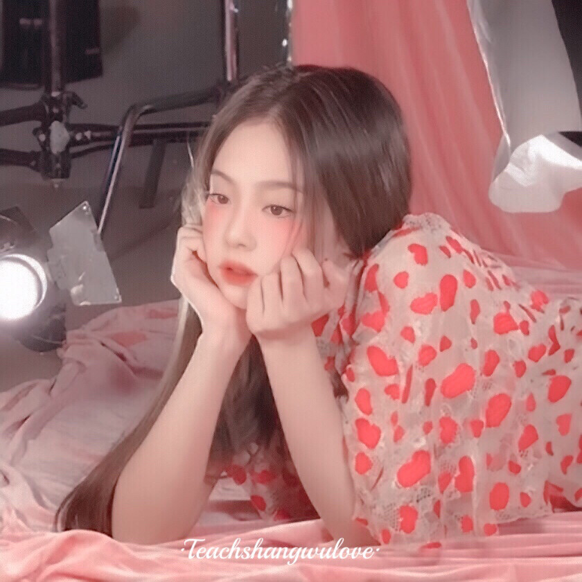  ：Ⱉ ฅ “我要当小熊软糖，融化了就黏在你身上”
jennie/沈念瑶