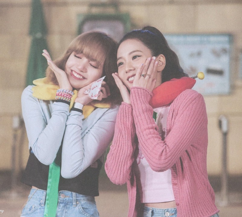 Jisoo & Lisa