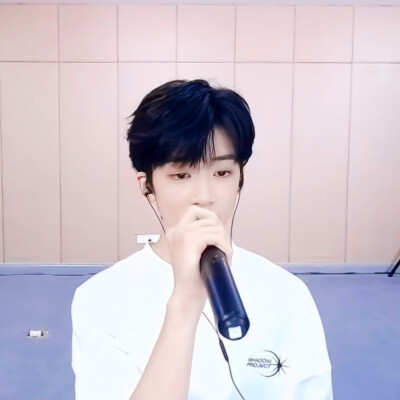 
“夹心，公开三周年快乐”
邓佳鑫/陈梓颜