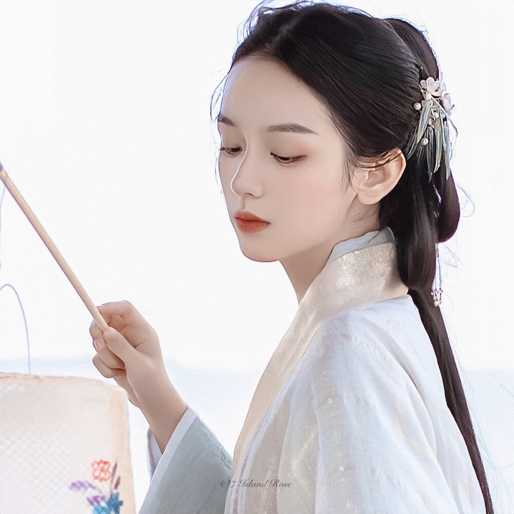  ° Butterfly × Zhou Ye
美人如花蝶戀花 °