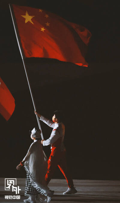 2020东京奥运会闭幕式苏炳添代表举国旗