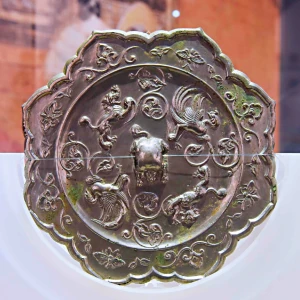 ♦分銅 花卉図紋香炉 唐金 江戸 幕末 文化文政コレクション骨董品アンティーク 路易十六风格铜鎏金和日本漆画装饰郁金香木和紫芯苏木镶花桃花心