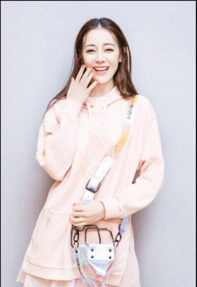 快来，看看我们可爱的热巴小朋友