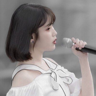 
IU*我怎么会忘记你。