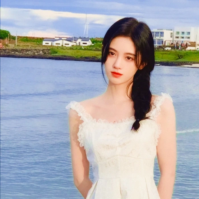 鞠婧祎小姐。