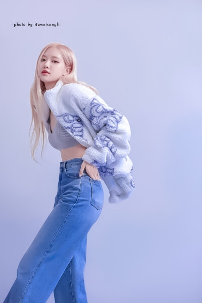 
：Rosé / 画报匠人