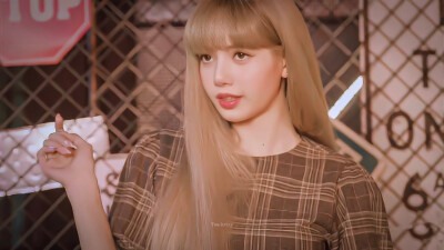 Blackpink Lisa
转自wb Tea-krisy