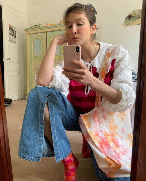 #IG inspiration#

巴黎的制陶艺术家，超欣赏她的色彩sense，给人松弛的舒适感。 ​​​