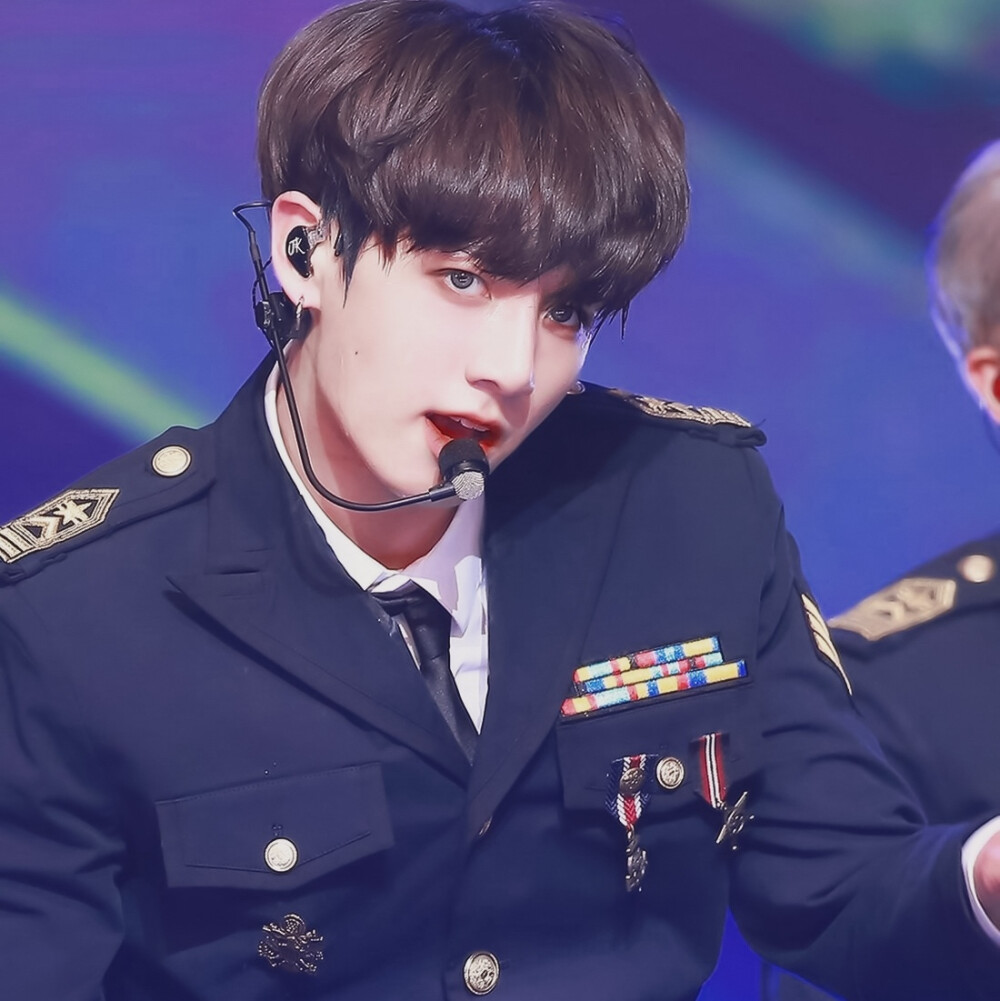 昔日玫瑰以其名流芳今日所持为玫瑰之名
Jungkook/田柾国
cr.madein1997_jk
©闵雨汐