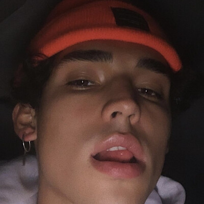  欧美头像男/wild boys/来自ins自截/swing！！！【cool】
BY：LeeSiuTung