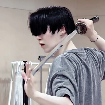 吾的名字 汝等皆知 /( * 大 吹 打 )
闵玧其 @DTownCat
原江常欢