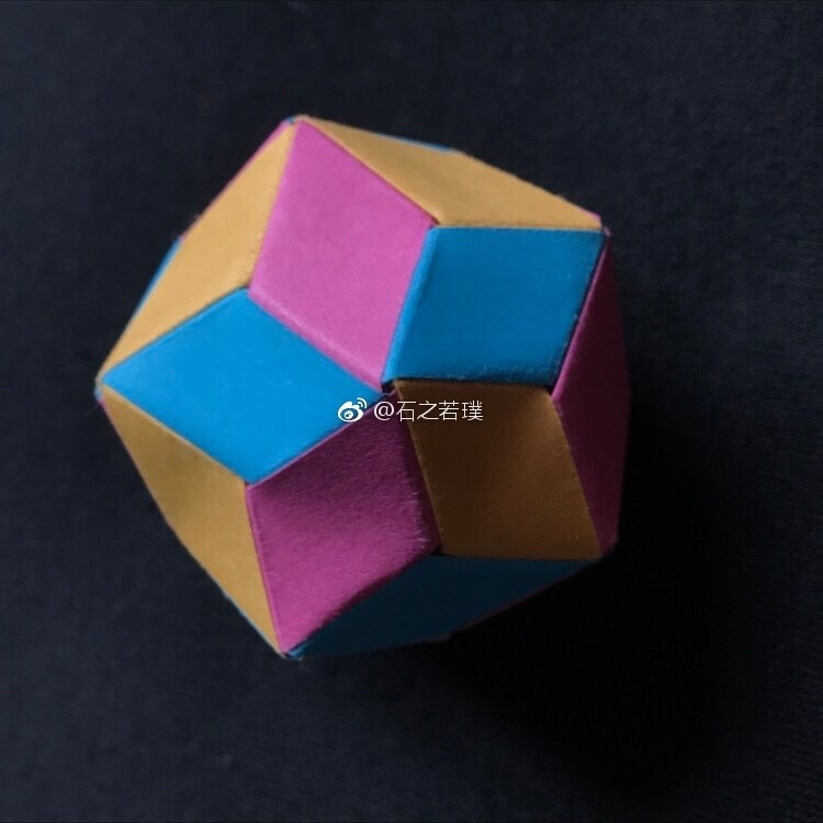 [折纸－花纸球－手工][原创]彩色化的蛇皮球～照片比较渣～#花球##折纸##立体构成##随手拍##手工##diy# ​