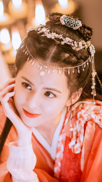 黄日莹 | 李阿梵
cr:九方阙