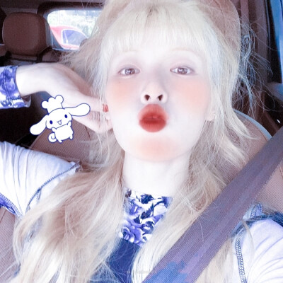 “想和欧尼谈恋爱”
♢金泫雅
原陆西瓜
抱图dd点赞么么哒