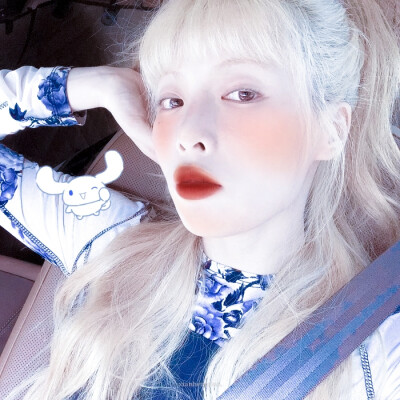 “想和欧尼谈恋爱”
♢金泫雅
原陆西瓜
抱图dd点赞么么哒