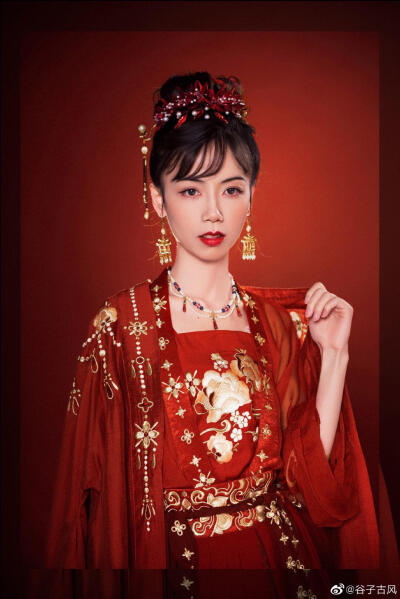 银临女神好美