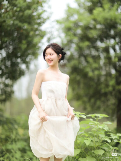 绝美露露子。(侵权删)