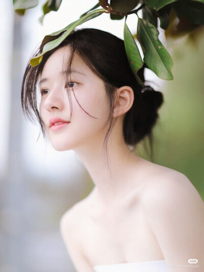 绝美露露子。(侵权删)