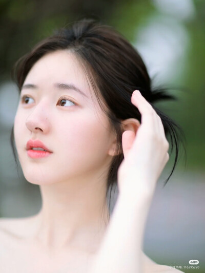 绝美露露子。(侵权删)