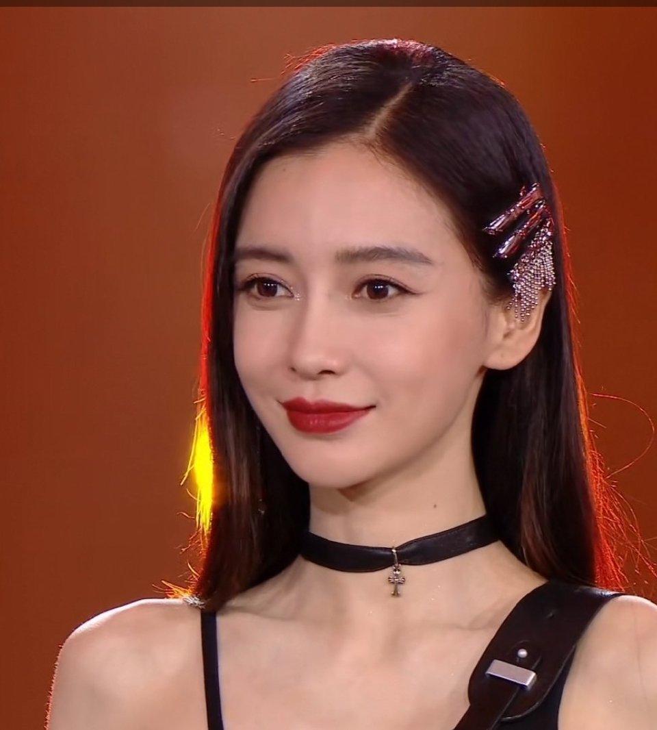 【侵权删】这里是Angelababy（杨颖）的美图啦~可甜可盐可飒你值得拥有哦！
我在豆蔻年华遇见你，想要陪你好多好多年。（图源很广，带水印，只是个人集baby美图）